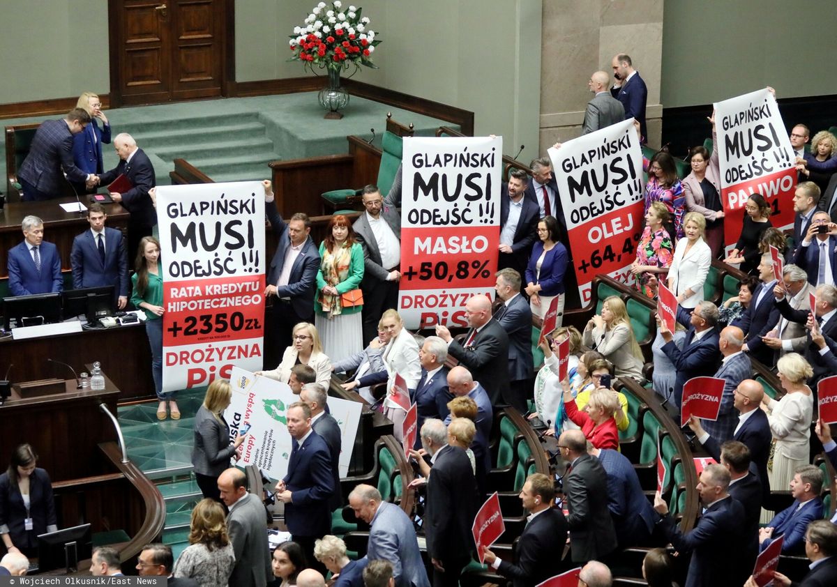 Protest opozycji w Sejmie na ślubowaniu Adama Glapińskiego