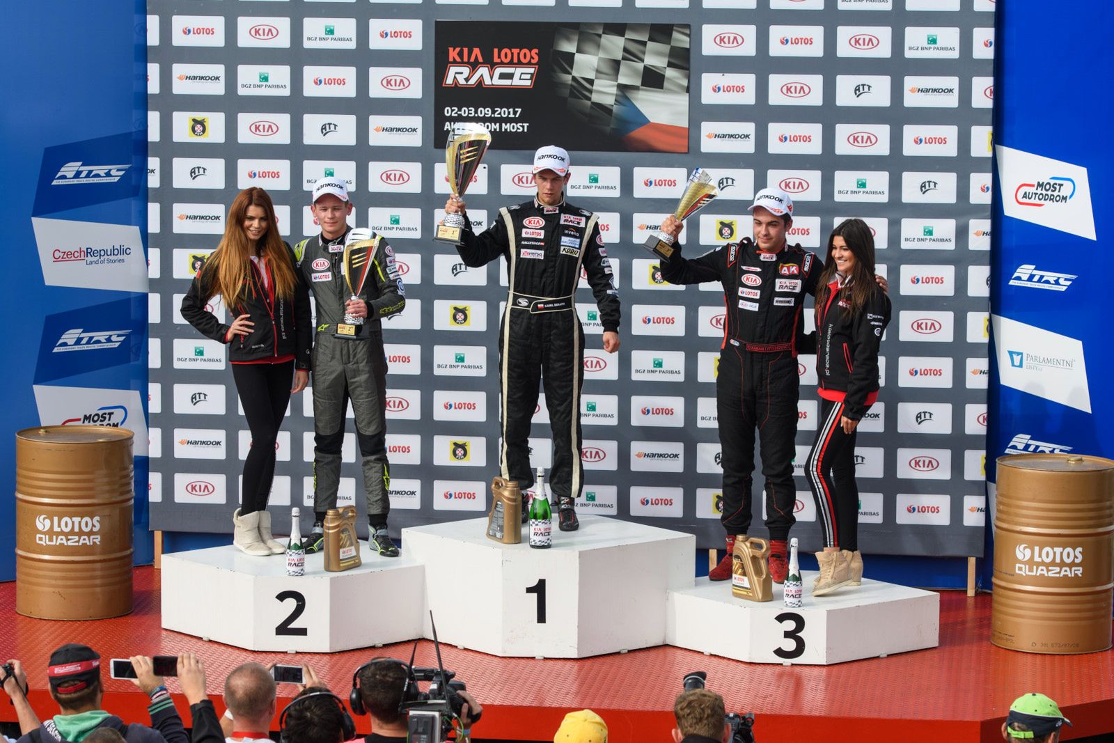 Podium drugiego wyścigu Kia Lotos Race w Most:Kamil SerafinDawid BorekDamian Litwinowicz