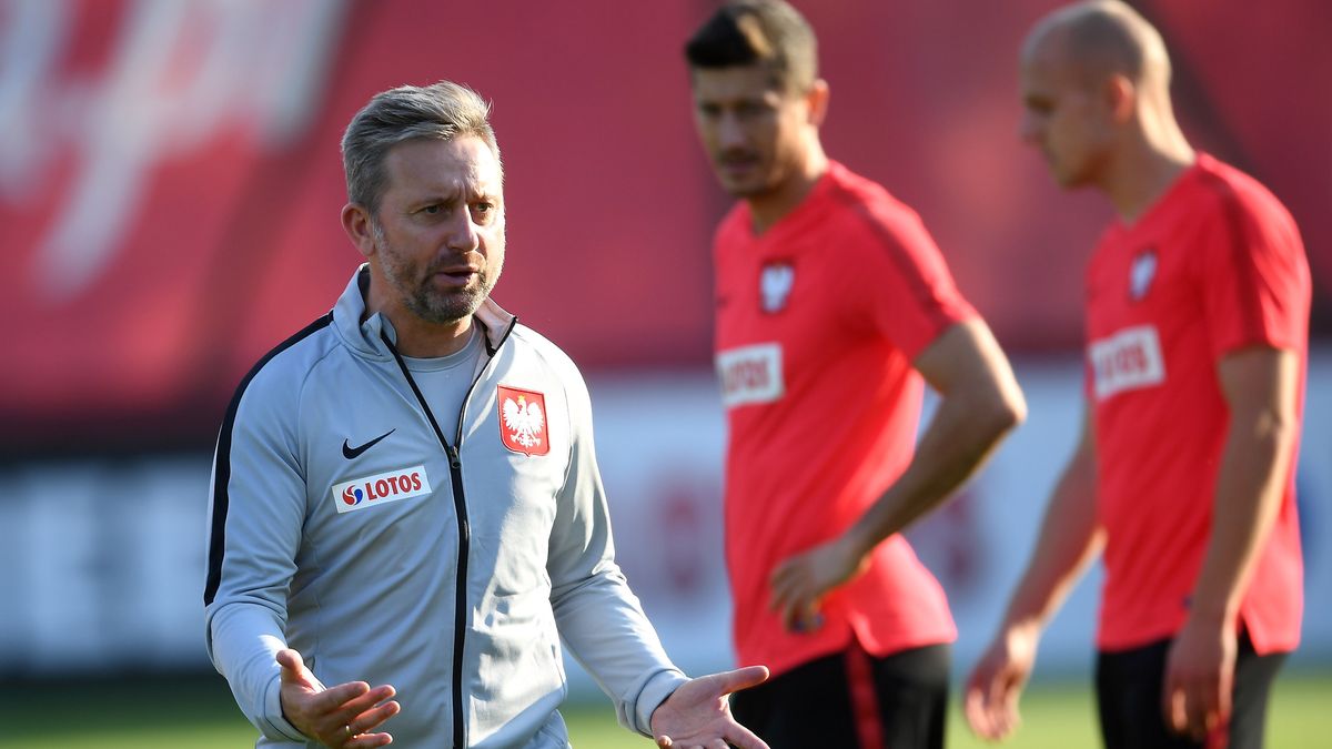 PAP / Na zdjęciu: Jerzy Brzęczek podczas treningu kadry