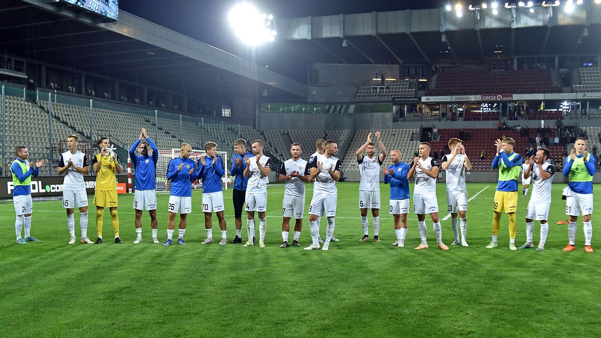 WP SportoweFakty / Krzysztof Porębski / Na zdjęciu: piłkarze Puszczy Niepołomice