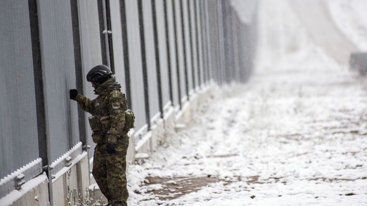 NOMIKI, PODLASKIE, POLAND - 2022/11/18: A border guard is seen guarding the border wall dividing Poland from Belarus. Polands Interior Minister Mariusz Kaminski inspected the initial installation phase of high-tech monitoring equipment along a metal wall on the border with Belarus geared toward preventing thousands of migrants from crossing into the European Union.
The head of the Ministry of Interior and Administration announced the completion of works on the first section of the electronic barrier on the border with Belarus. Kaminski also said that the 5.5-meter (17-feet) high wall has slashed crossing attempts tenfold. (Photo by Attila Husejnow/SOPA Images/LightRocket via Getty Images)
