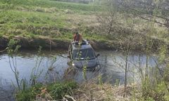 "Skacz pan już, bo tam jest głębiej". Nagranie z wypadku w kanale Raduni