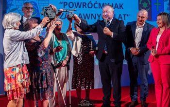 Seniorzy przejęli klucze do miasta. XII Ostrowieckie Senioralia pełne wzruszeń, muzyki i międzypokoleniowej energii