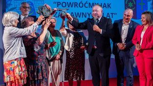 Seniorzy przejęli klucze do miasta. XII Ostrowieckie Senioralia pełne wzruszeń, muzyki i międzypokoleniowej energii