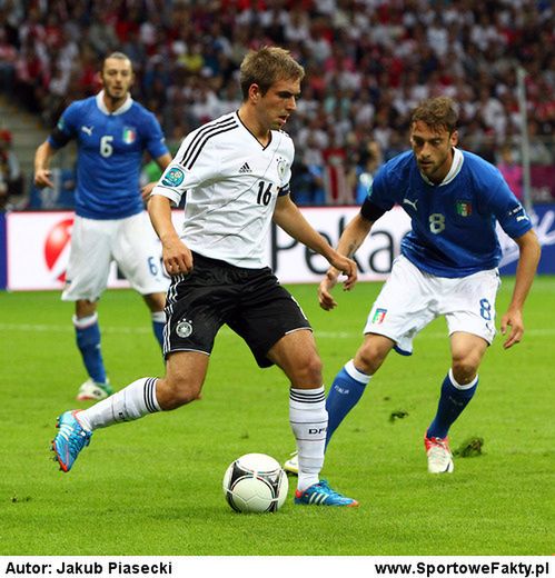 Niemiecki obrońca nie ma szczęścia do Italii. W swojej biografii meczom przeciwko klubom z Półwyspu Apenińskiego i reprezentacji Włoch poświęca sporo miejsca