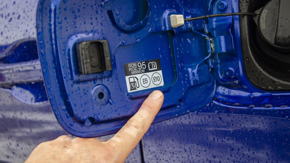 Znak E10 oznacza, że auto jest kompatybilne z tym paliwem