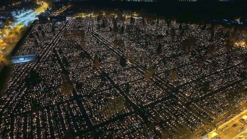 Cmentarze na Firleju i Limanowskiego na zdjęciach z drona