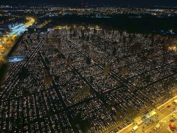 Radom: Cmentarze toną w blasku świec