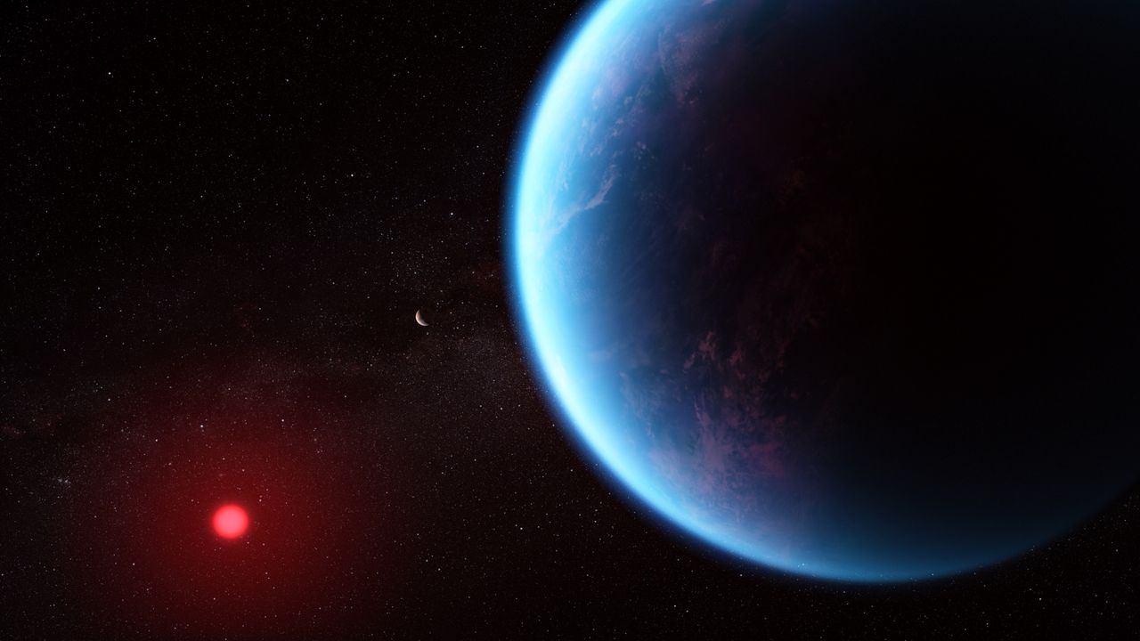 Planeta K2-18b może zawierać płynną wodę. Jest oddalona od Ziemi o 124 lata świetlne i krąży wokół gwiazdy typu czerwony karzeł, która jest znacznie chłodniejsza niż Słońce.
