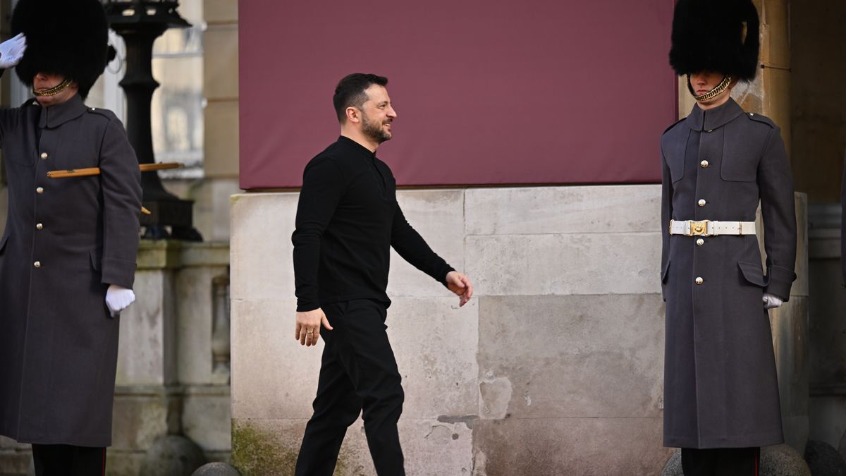 LONDON, UNITED KINGDOM - MARCH 02: Ukrainian President Volodymyr Zelenskyy arrives at the historic Lancaster House estate in London, the venue for the upcoming Ukraine-focused leaders' summit, organized by the UK Foreign Ministry, in London, United Kingdom on March 02, 2025. (Photo by Rasid Necati Aslim/Anadolu via Getty Images)