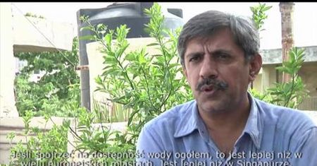 Automaty z wodą testowane w Delhi; mają pomóc w niedoborze wody pitnej