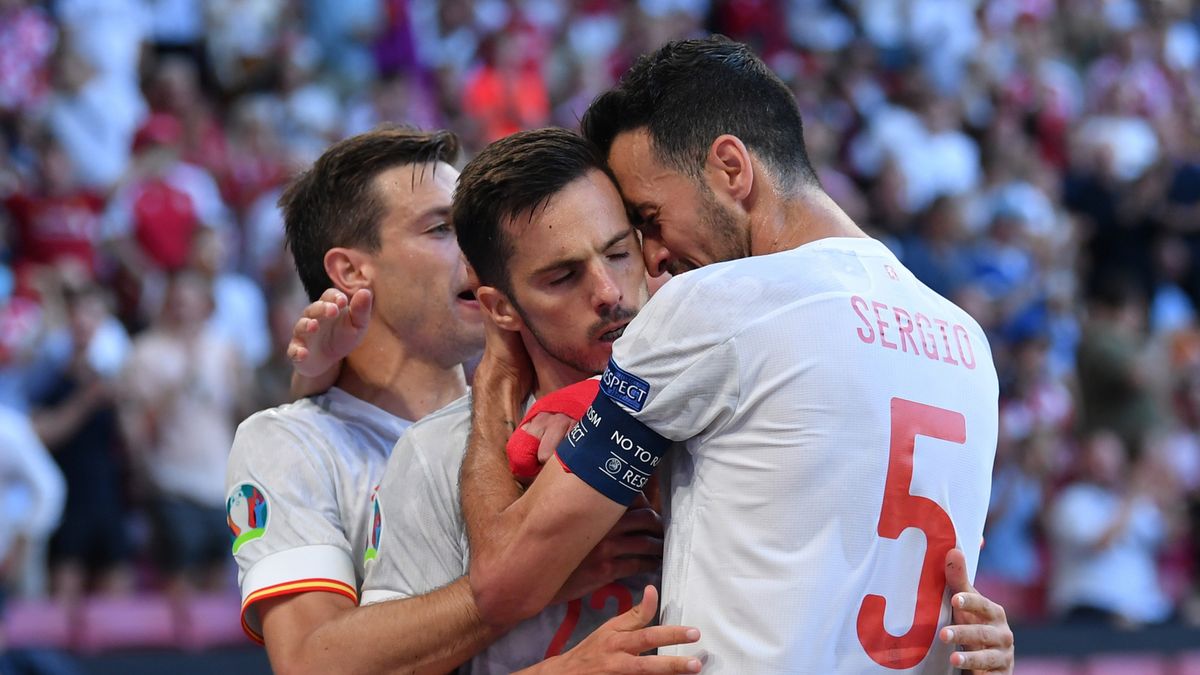 Zdjęcie okładkowe artykułu: PAP/EPA / Stuart Franklin / Na zdjęciu: reprezentanci Hiszpanii po golu Pablo Sarabii w meczu z Chorwacją