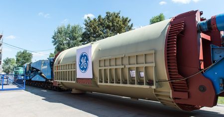 Gigantyczny generator trafił na budowę elektrowni Opole