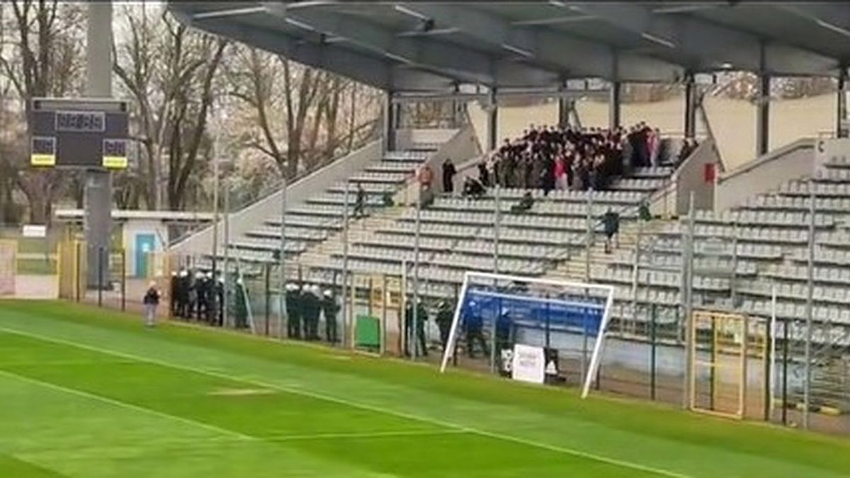 Materiały prasowe / TikTok / W Legnicy do ćwiczeń policji zaangażowano licealistów