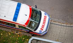 Wypadek karetki na sygnale w Radomiu. Pięć osób w szpitalu