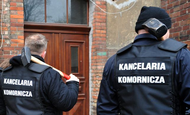 "Żyją na czyjś koszt". Tak się kradnie mieszkania w Polsce
