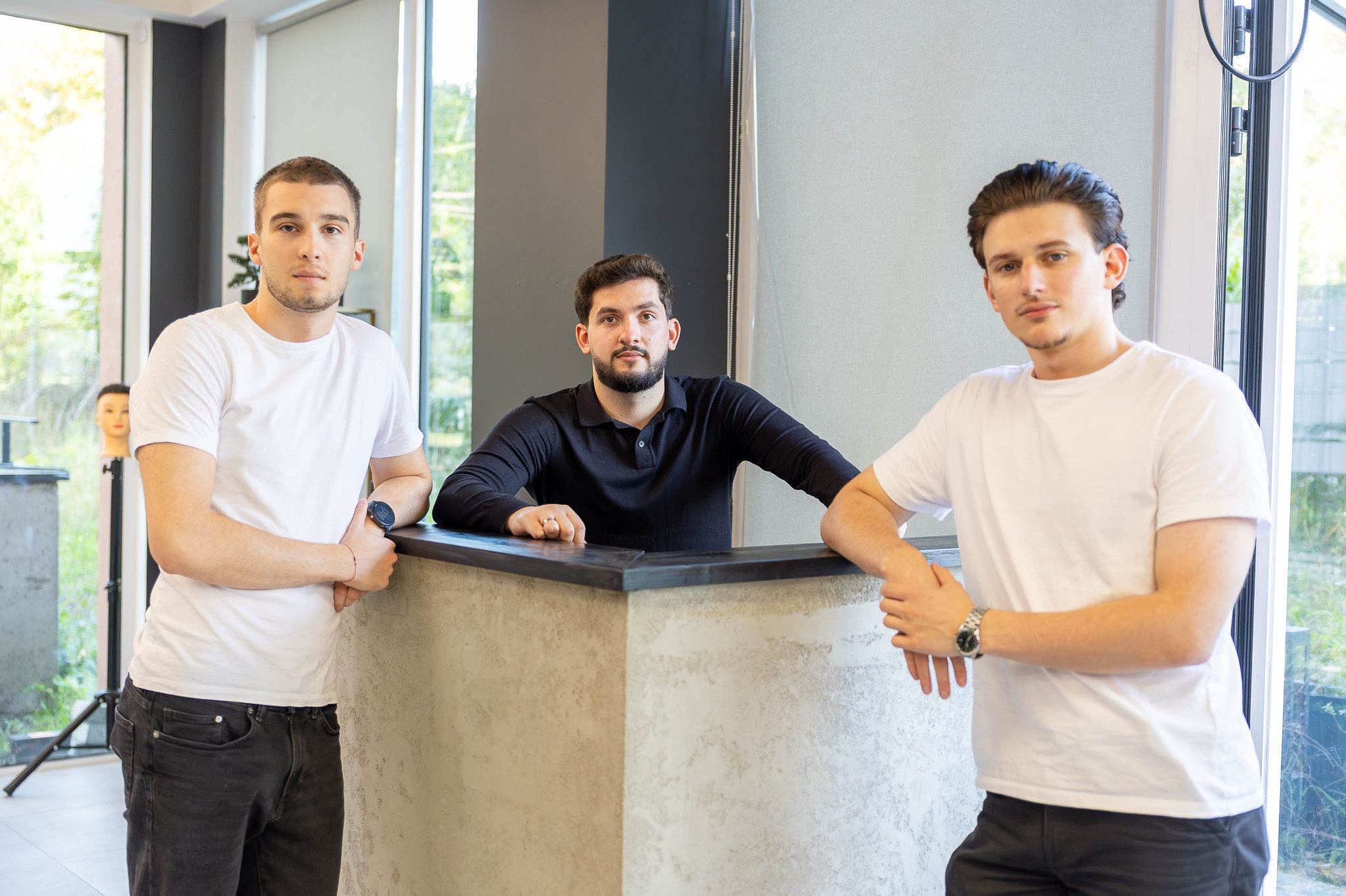 Salon BRUTAL HACK znajduje się w biurowcu przy ul. Sportowej 18/20 w Toruniu.