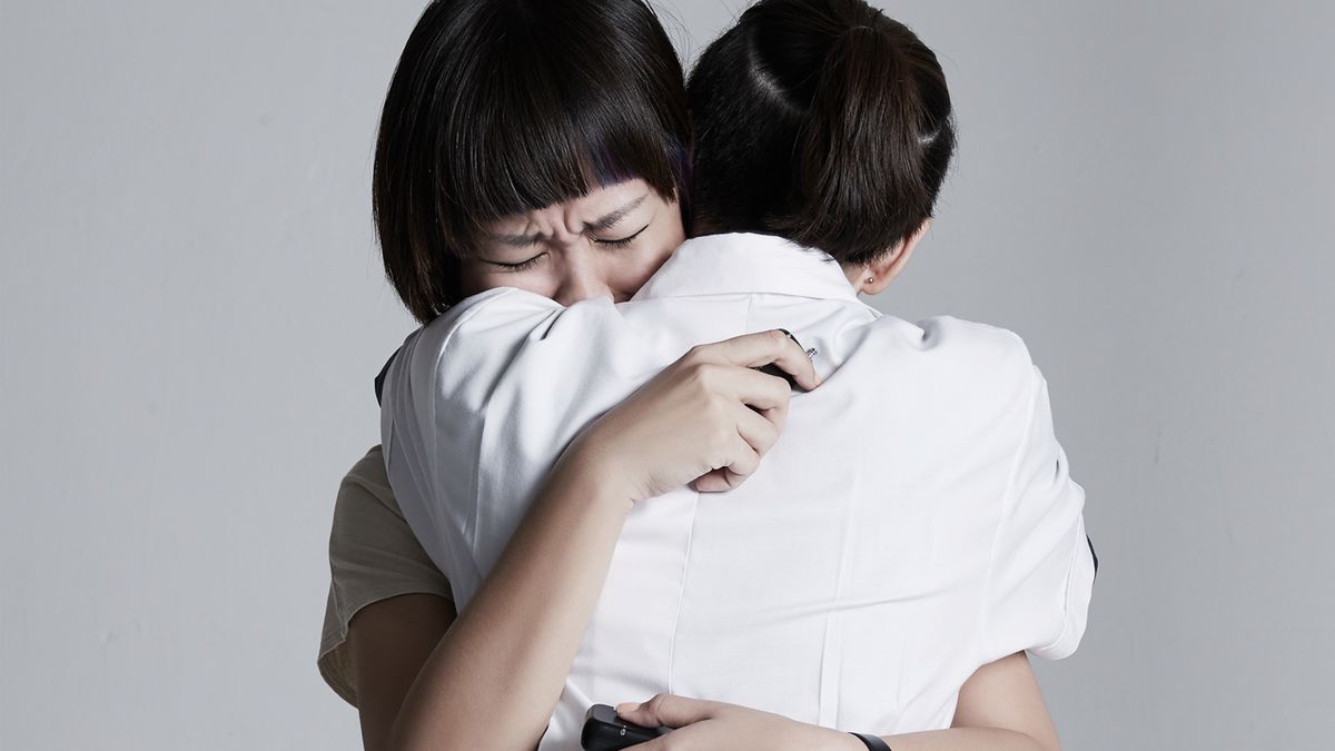 Projekt fotograficzny „Care Deeply” trafnie pokazuje jakie emocje towarzyszą przytuleniu 1