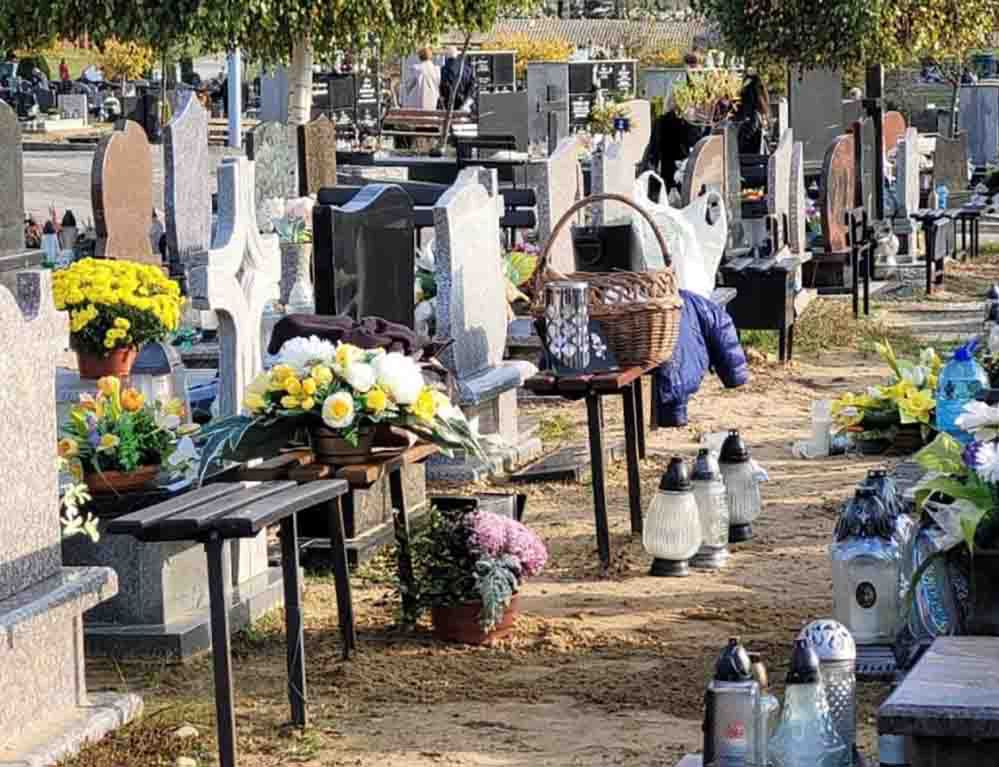 Zielona Góra: Apel policji przed weekendem na grobach