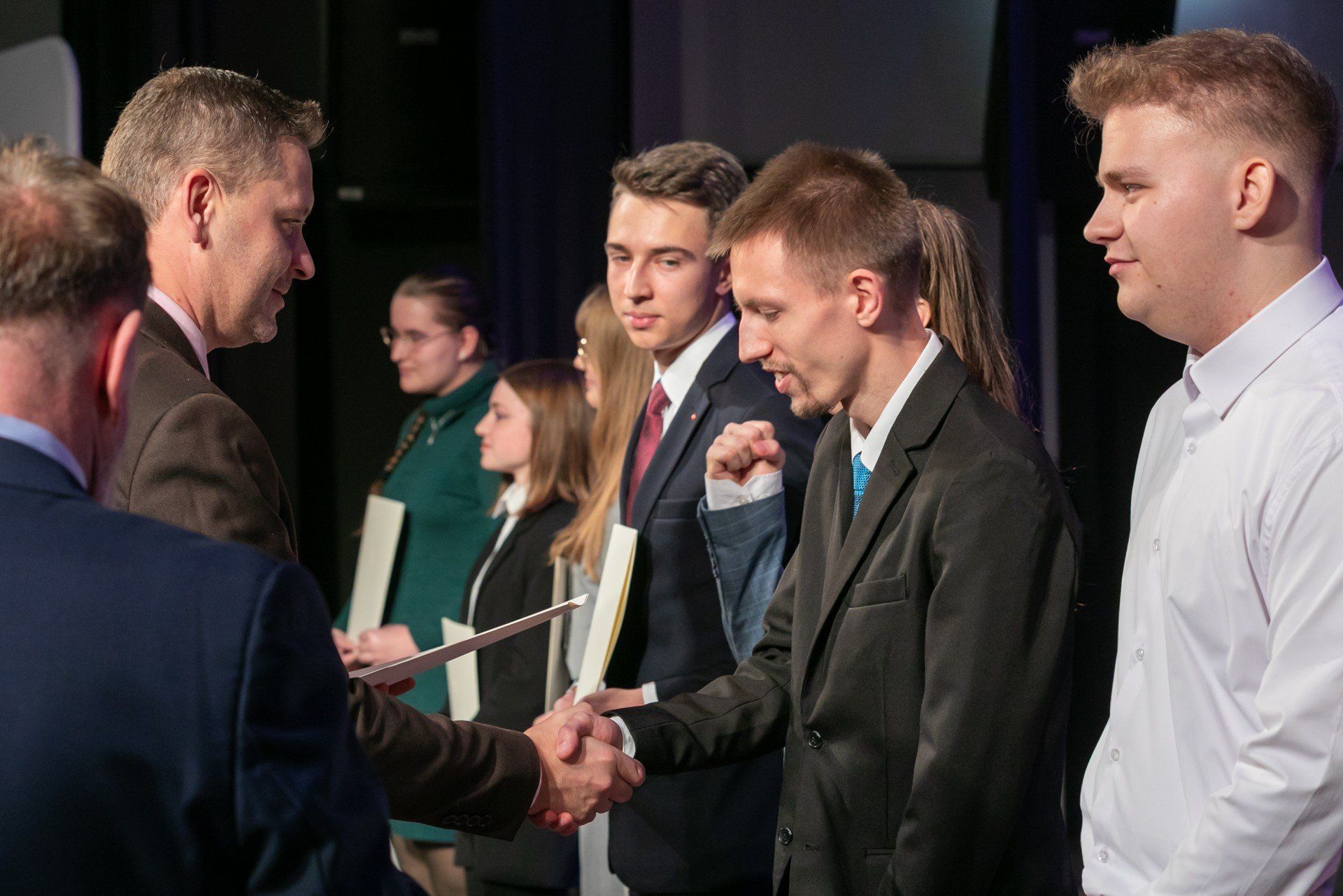 Ponad 120 uczniów szkół ponadpodstawowych z rejonu bydgoskiego odebrało stypendia Prezesa Rady Ministrów. Gala odbyła się w Pałacu Młodzieży.