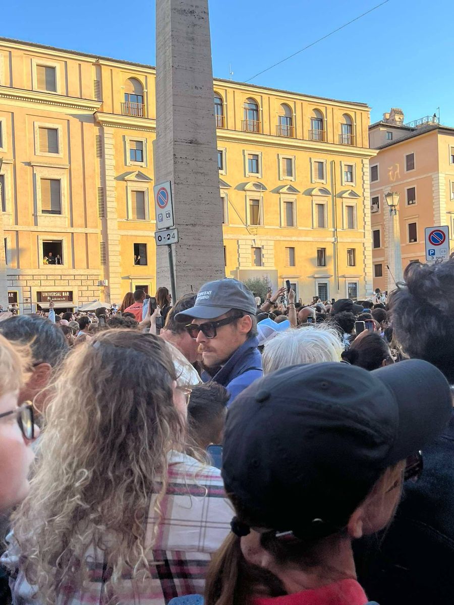 Harry Styles przyjechał na konklawe. Co jeszcze zrobi, zamiast n