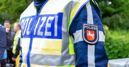 Policjant ukradł ser z rozbitego samochodu. Musi oddać odznakę