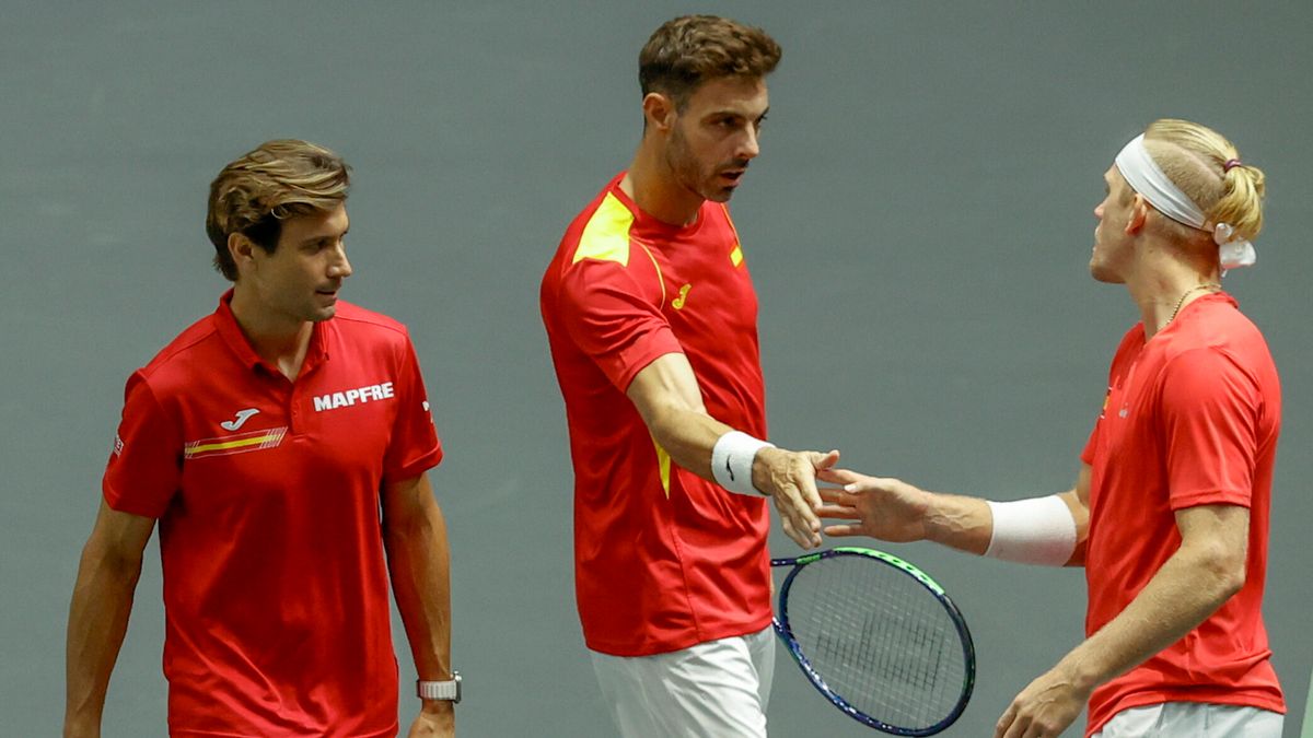 David Ferrer (z lewej), Marcel Granollers (w środku) i Alejandro Davidovich