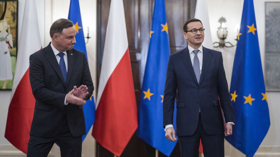 Polacy źle oceniają działania władz w pandemii koronawirusa