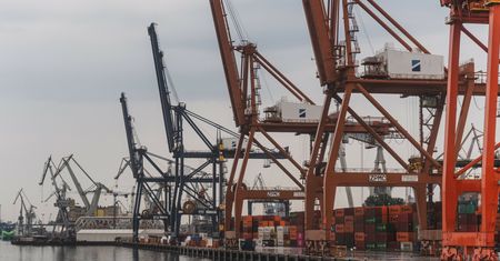 Pekin zablokował sprzedaż. Polski wątek ws. portów. Jest głos z resortu