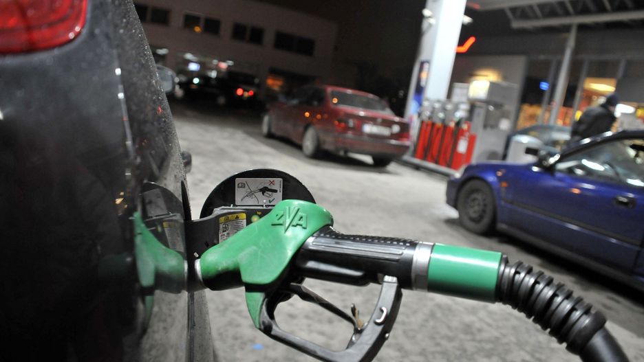 Dzięki trwającej nieprzerwanie od połowy kwietnia spadkowej serii, detaliczna cena diesla dogoniła benzynę E10 i oba paliwa kosztują na koniec maja średnio 5,69 zł/l.