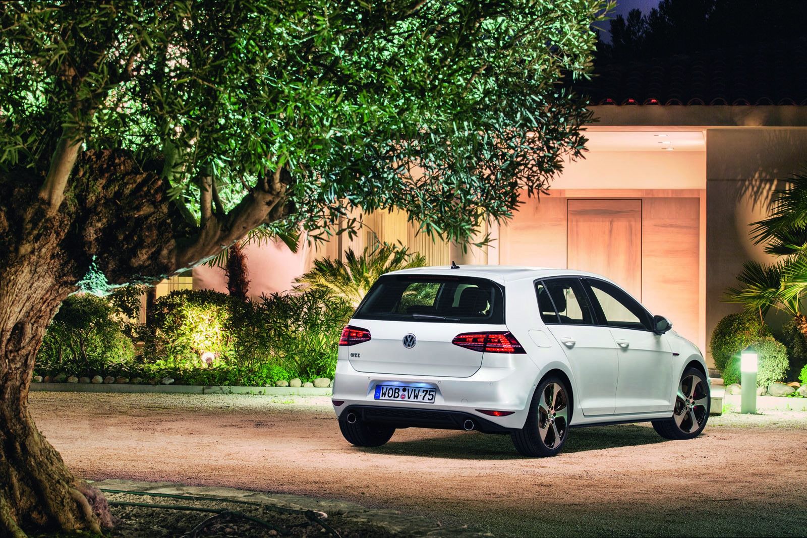 Volkswagen Golf VII GTI - efektowne zdjęcia rasowego hot-hatcha [galeria] 4