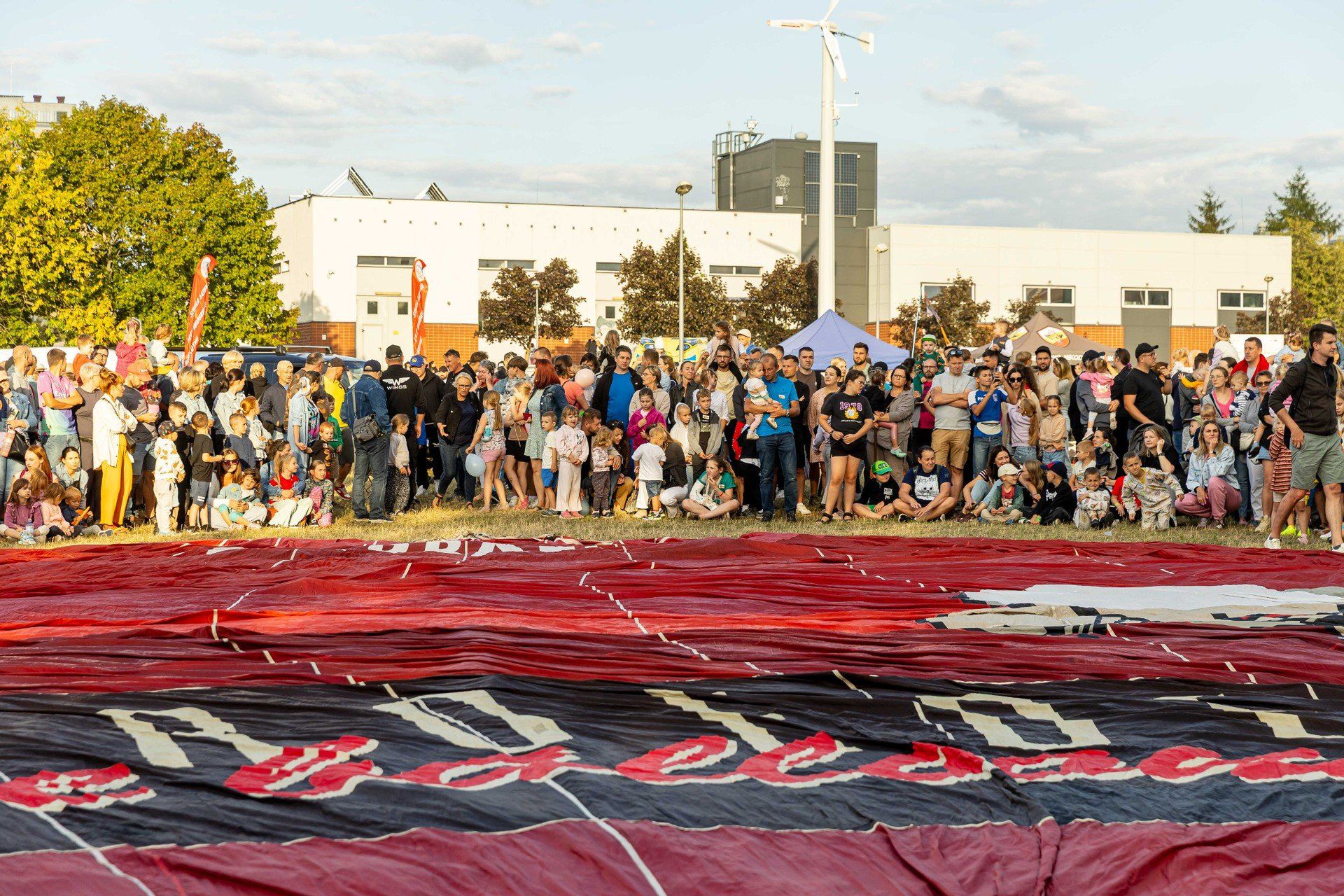 Fiesta balonowa na terenie kampusu Politechniki Białostockiej. 