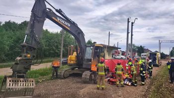 Pijany operował koparką, potrącił 33-latka. Sprawca był poszukiwany