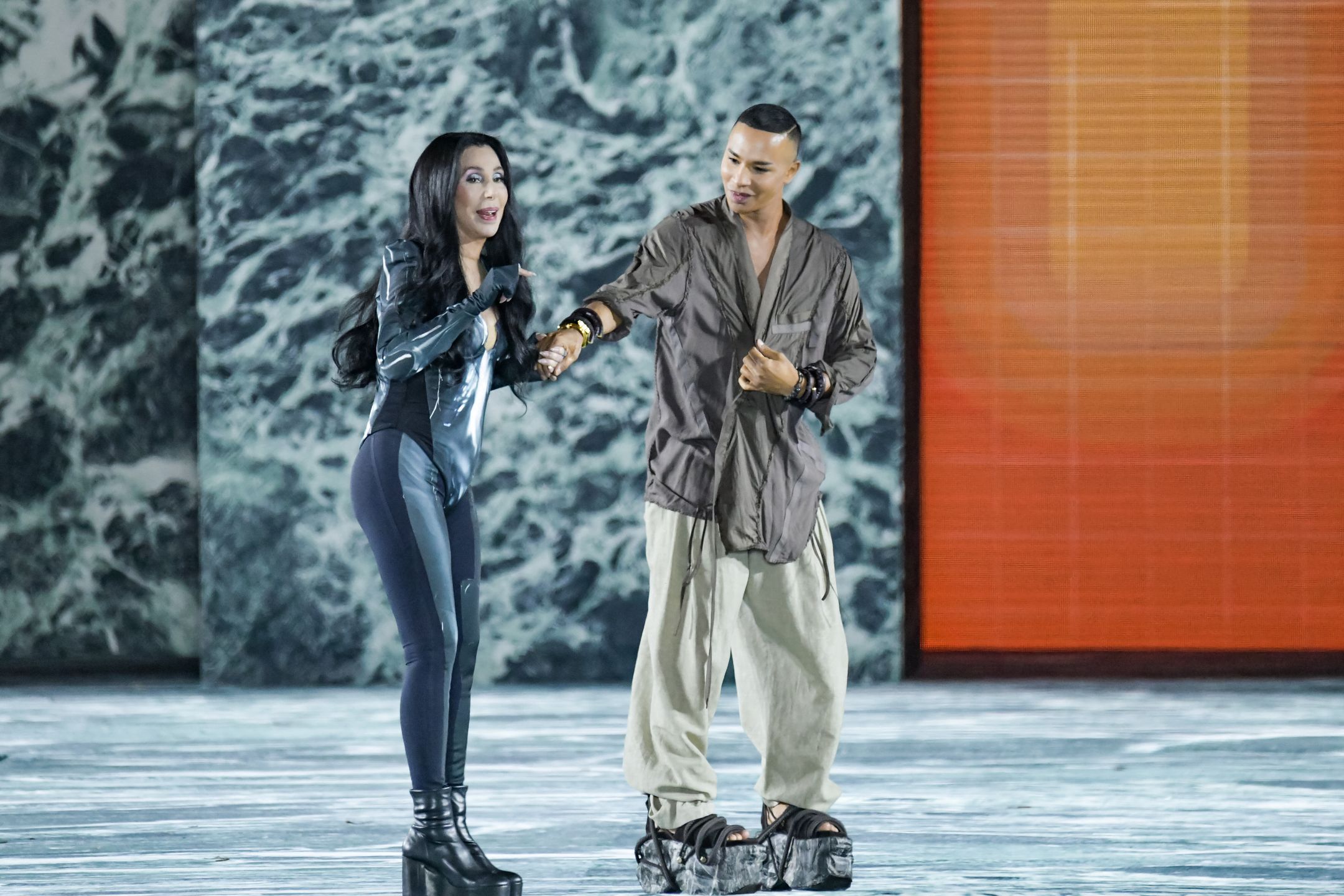 Cher zachwyca sylwetką na pokazie Balmain