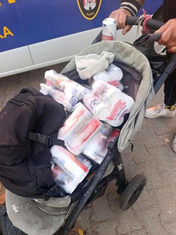 92 puszki piwa przewozili w wózku dziecięcym. Interweniowali strażnicy miejscy w Płocku!