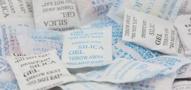 Do czego wykorzystać białe torebki  dołączone do butów?