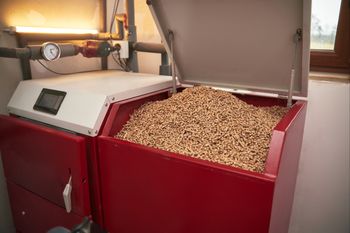 Polacy jeżdżą po pellet do Czech. Tyle płacą za tonę