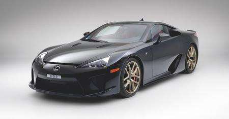 Lexus LFA z minimalnym przebieg trafił na sprzedaż. Cena robi wrażenie