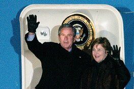 Bush witał się w rękawiczkach