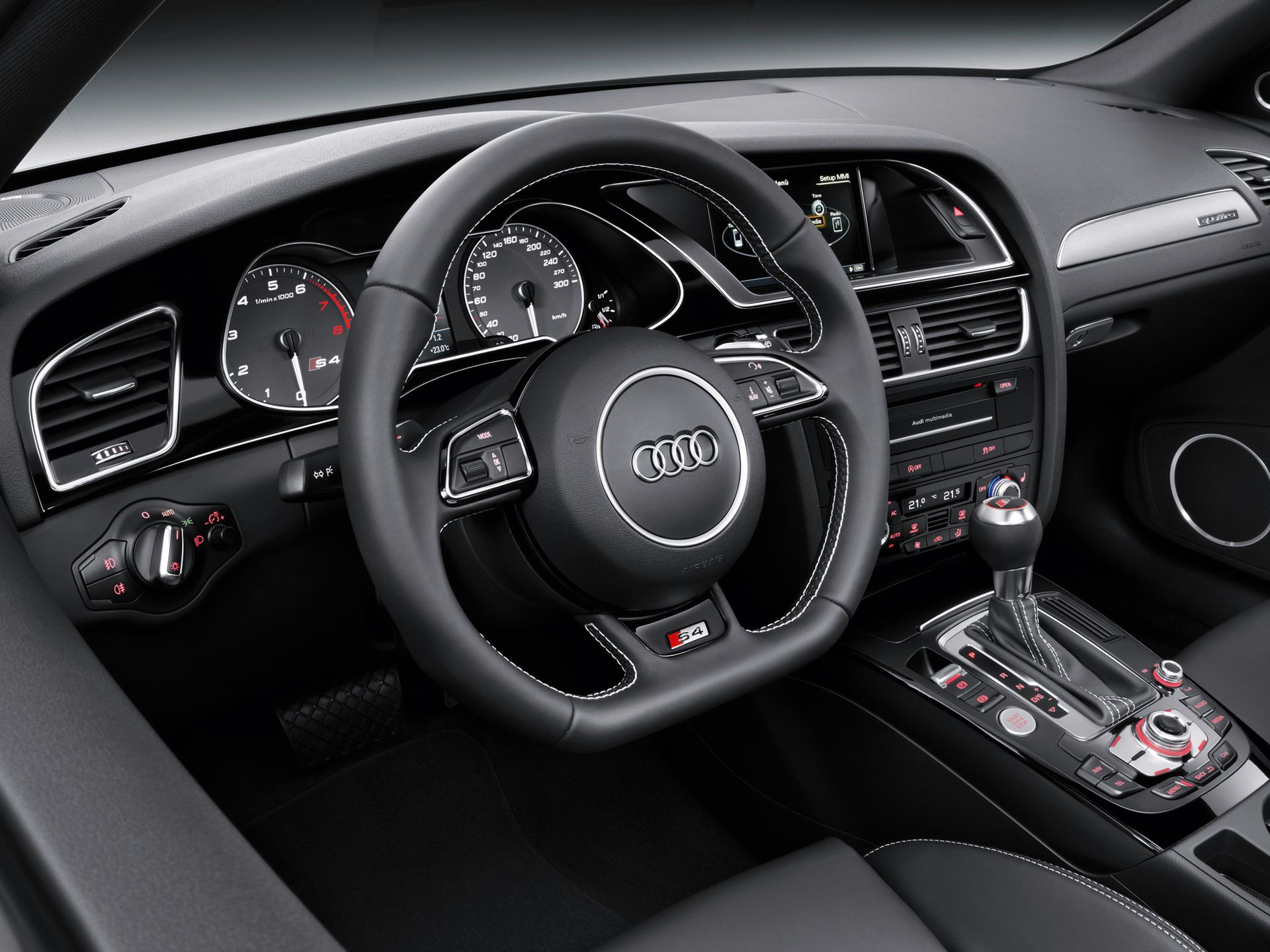 Audi S4 zwykle opuszczało salon z bardzo bogatym wyposażeniem