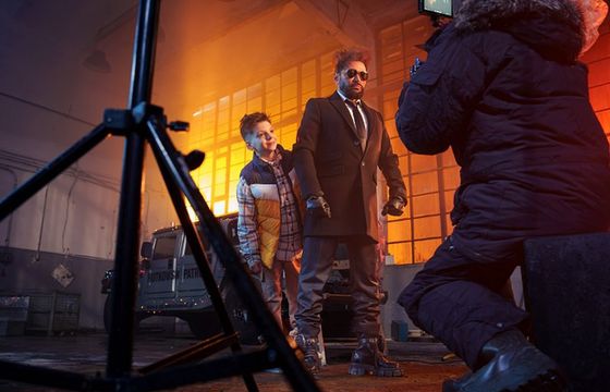 Krzysztof Rutkowski z synem reklamuje elektronikę