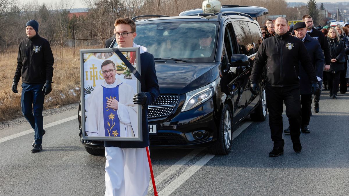 Kłobuck. Pogrzeb księdza Grzegorza Dymka, zamordowanego przez