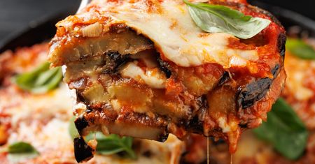 Lasagne mają poważną konkurencję. Ta włoska zapiekanka rozpływa się w ustach