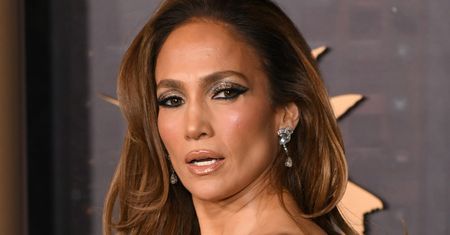 Tak NAPRAWDĘ wygląda cera Jennifer Lopez. Przez drobną wpadkę internauci zobaczyli ją bez filtra (FOTO)