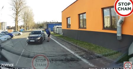 Postanowił za nim pojechać. Dobrze, że wszystko nagrywał.