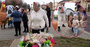 Łęka Wielka: Tak się buduje wspólnotę. Przebrani w świąteczne stroje