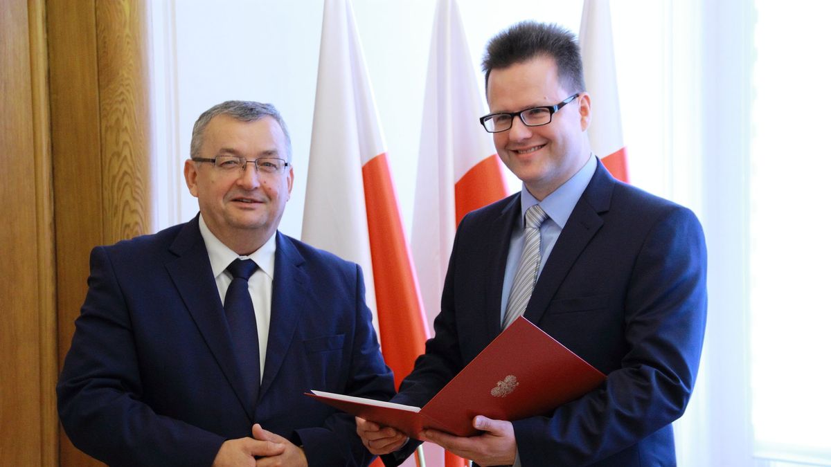 Minister infrastruktury Andrzej Adamczyk i Andzrej Bittel, nowy wiceminister infrastruktury