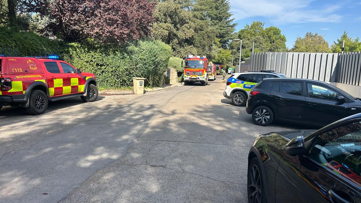 Twitter / Marca / Służby przed willą Viniciusa