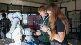 Mielec: 32 uczniów w finale konkursu robotyki przemysłowej