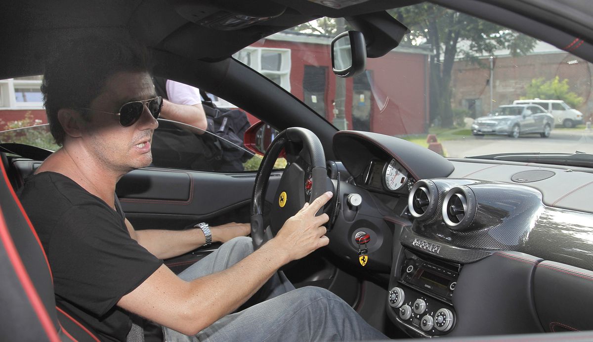 Kuba Wojewódzki znany jest ze swojej pasji do szybkich sportowych samochodów